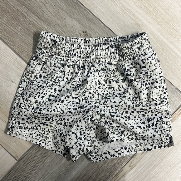 Lot of Two Old Navy Activewear Shorts Size M(8) - Picture 6 of 10